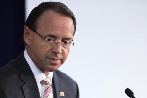 Rosenstein está en el ojo del huracán desde que fue publicado un informe que da detalles de su supuesta sugerencia de aplicar la Enmienda 25 a Trump, que estipula que su gabinete lo destituya por incapacidad.