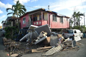 Muebles destruidos en una calle de Juana Matos, Catano, Puerto Rico, dos semanas después del paso del huracán María