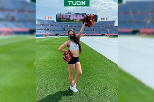 Dnaiela Zubia porrista denver broncos nfl