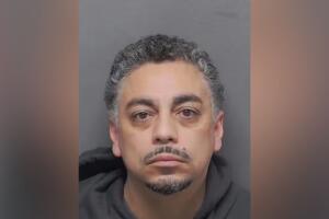 maestro agresión sexual estudiantes McCollum arresto San Antonio abuso escolar Texas