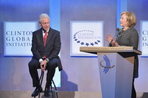 El expresidente Bill Clinton y la excandidata presidencial, Hillary Clinton, en una conferencia de la Clinton Global Initiative.