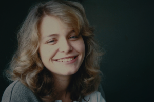 Girl_in_the_Picture_01_38_49_01.png