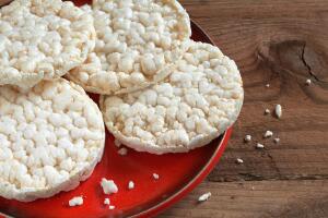 bolacha-de-arroz-1218-1400x800.jpg