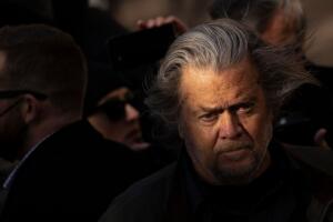 Un abogado explica qué le espera a Steve Bannon tras ser acusado de dos cargos por desacato al Congreso.