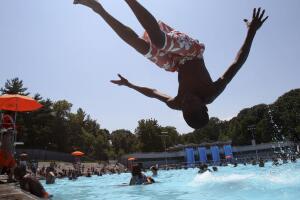 Piscinas al aire libre gratuitas en la ciudad de Nueva York: horarios y requisitos.