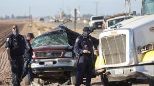 Iban hacinados a Los Ángeles: familiares narran cómo viajaban víctimas de choque en California