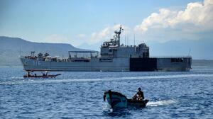 Hallan partido en tres el submarino que se hundió en Indonesia