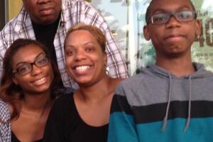 Crystal Williams, de 22 años, y Danyell Sims, de 46 años