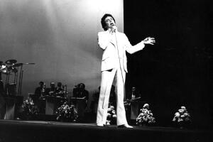 José José: Imágenes clásicas a lo largo de los años