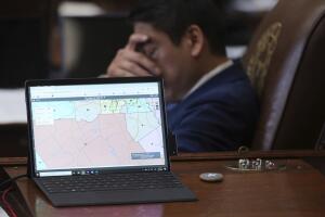 El representante estatal de Texas, Gene Wu, demócrata por Houston, participa en un debate sobre un mapa redefinido del Congreso federal, el miércoles 20 de agosto de 2025, en Austin, Texas.