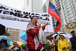 Venezolanos en el sur de California reaccionan divididos al arresto de Nicolás Maduro.