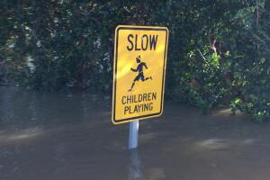 Deweyville, Texas se encuentra bajo el agua