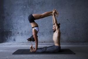 pareja-acroyoga.jpg