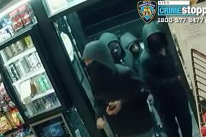 Buscan cuatro sospechosos por robo de auto a punta de pistola en East Village.