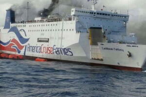Ferry que viajaba de Santo Domingo a Puerto Rico se incendió