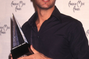 enrique iglesias 1999.png