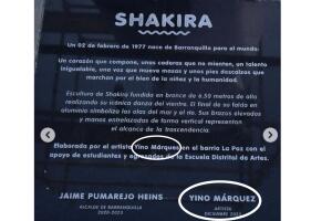 shakira_estatua_placa.jpg