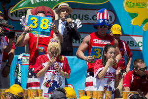 El 4 de julio se celebró en Coney Island con un nuevo récord mundial 