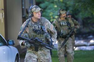 El FBI realiza cientos de investigaciones que van desde terrorismo y delitos financieros, hasta corrupción política y crimen organizado.