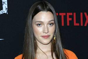 victoria-pedretti-voce-0119-1400x800.jpg