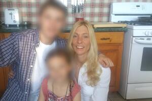 Brandie LaCasse , mujer de Nueva York vive en un auto con su hijita porque sus inquilinos no le pagan la renta