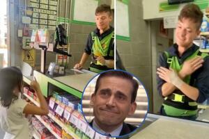 Cajero sordomudo conmueve a usuarios de TikTok al usar el lenguaje de señas para comunicarse con una niña.