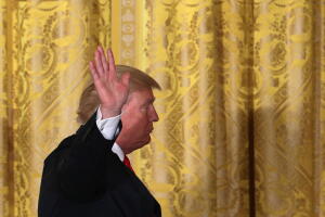 Trump, hombre de medios, siempre pendiente de cuándo el mensaje tendrá más impacto