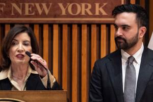 Nueva York anuncia plan de cuidado infantil gratuito para niños de 2 años.