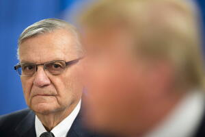 Segun la jueza, Arpaio fue perdonado, pero su récord criminal queda intacto.