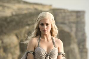 GAME OF THRONES S1 EP1 Emilia Clarke 2.jpg