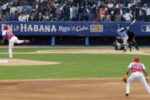 Obama disfruta del juego de béisbol en La Habana