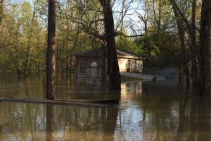 Deweyville, Texas se encuentra bajo el agua