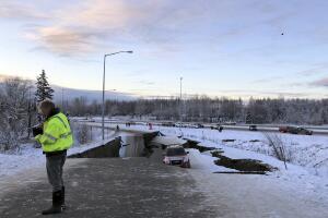 Camioneta sobrevive terremoto de 7.0 grados en Alaska