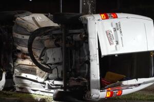 Un agente del Precinto 5 del condado Harris se vio involucrado en un violento choque que dejó tres heridos