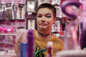 Alicia Vélez in La Flor mas Bella del Ejido Temporada 1. Cr. Amanda SafaNetflix.jpg