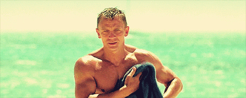 famosos-sin-camiseta-01.gif