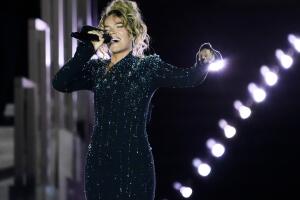 El diseño del vestido de Karol G es considerado de alta costura.