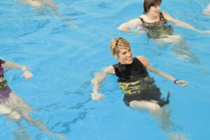 exercicios-na-piscina-1.jpg
