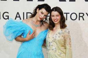 Ever Anderson y Milla Jovovich Grosby (3).jpg