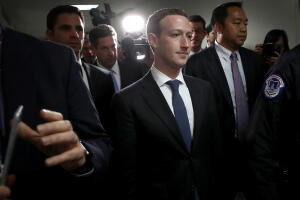 El CEO de Facebook Mark Zuckerberg hizo una ronda de visitas a varios congresistas, previo a la que será su primera comparecencia ante comités parlamentarios.