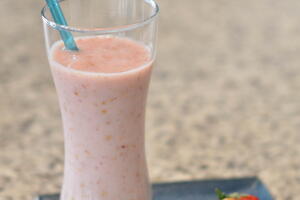 vitamina-de-morango-com-pera-e-mel.jpg