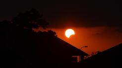 Así se vivió el primer eclipse solar del 2019 (y las fotos son ESPECTACULARES)