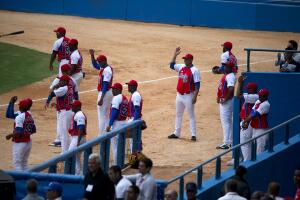 Obama disfruta del juego de béisbol en La Habana