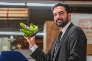 Comerciantes demandan a Mamdani por su plan de supermercados municipales en Nueva York.