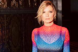 Jennifer Nettles cantará con Noel Schjaris en los Latin AMAs 2024