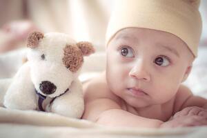 adorable-baby-blur-428388.jpg