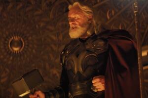 Odín con el martillo de thor.jpg