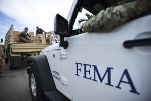 Equipos de FEMA trabajan en Puerto Rico tras el paso del huracán María en octubre de 2017.