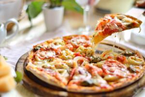 4-razones-para-comer-mas-pizza-2.jpg