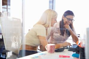 mujeres-trabajo-oficina.jpg